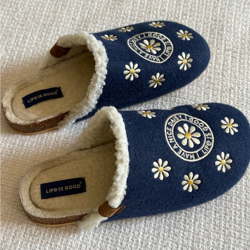 Life is Good Women’s ' Blue Daisy Slippers